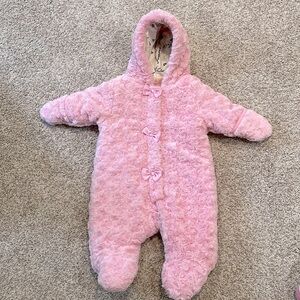 Juicy Couture Baby Girl Chunky Plush Sherpa Pram in Light Pink Size 3-6 Month